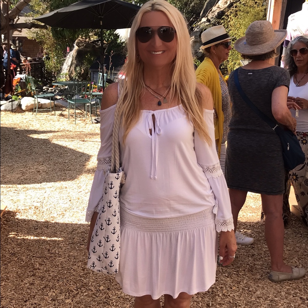 ☕️White Cold Shoulder Casual Dress 🌟